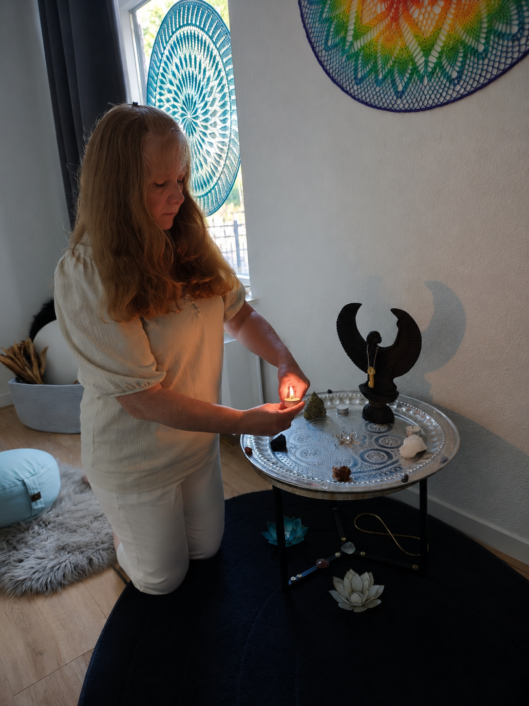 Anja bereidt een ceremonie zorgvuldig voor